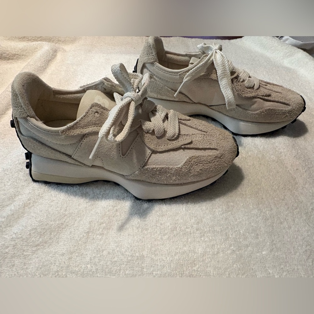 New Balance 327 Linen Sea Salt NWOT